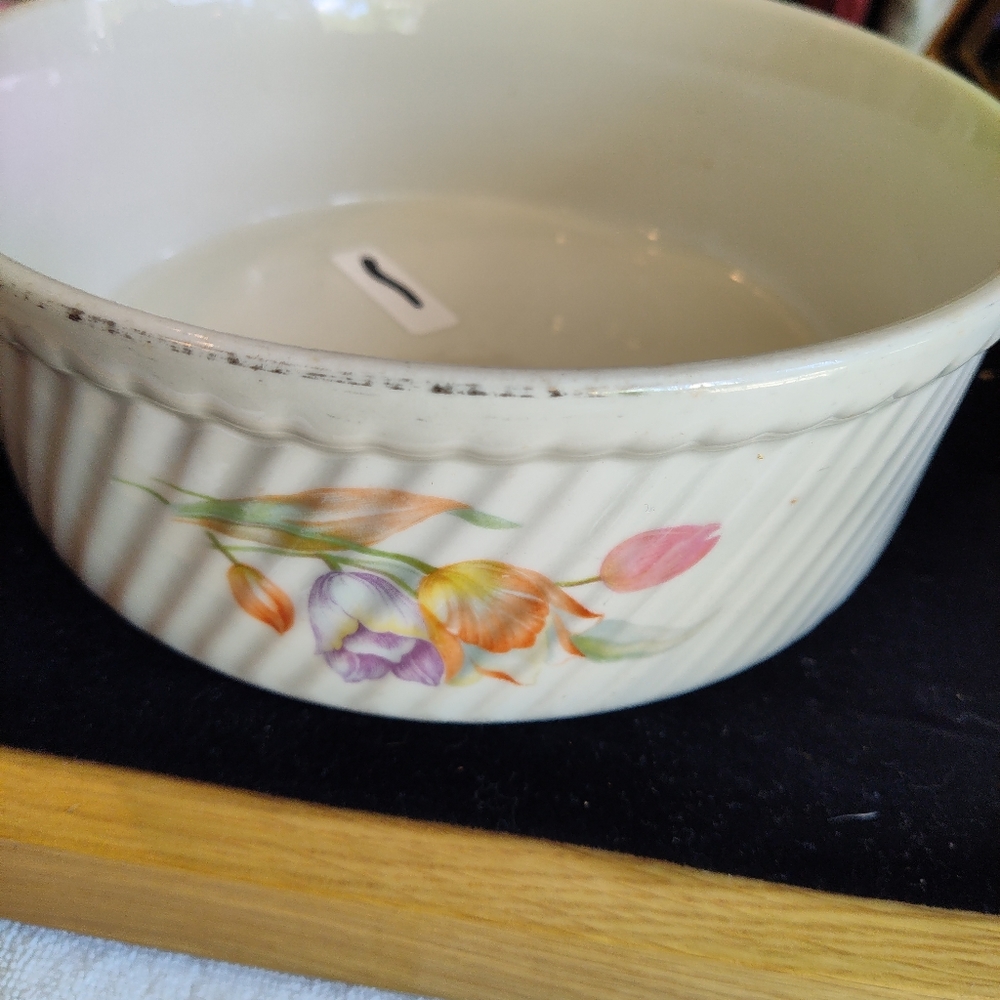 Hall Tulip round baker